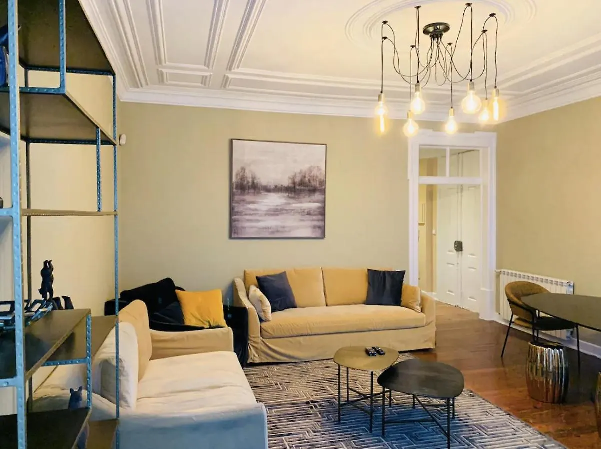 Charming 4 Bedroom Apartment In Chiado location